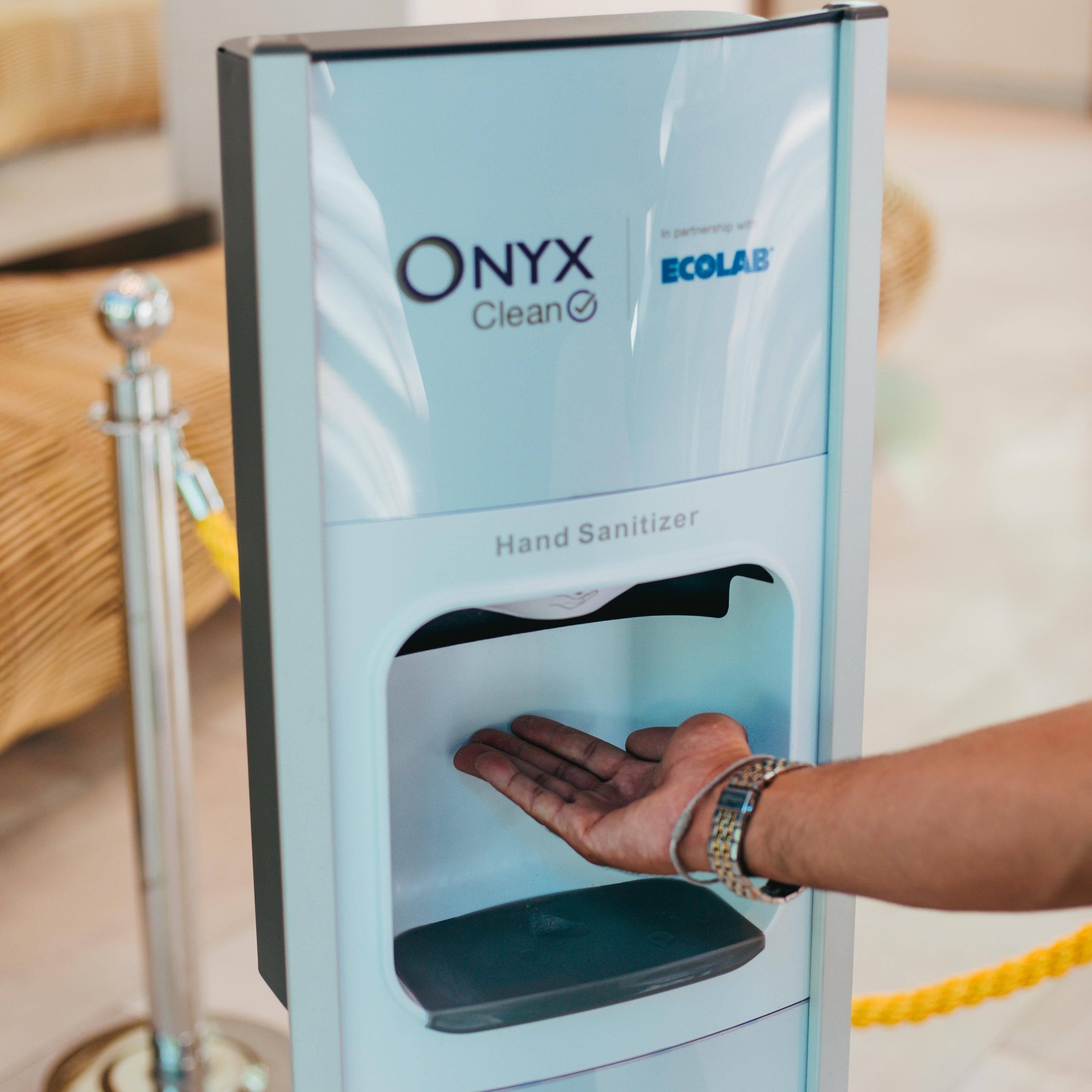 Amari Pattaya Hotel Ngoại thất bức ảnh A hand sanitizer dispenser