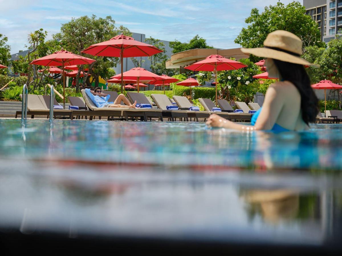 Amari Pattaya Hotel Ngoại thất bức ảnh The pool at the hotel