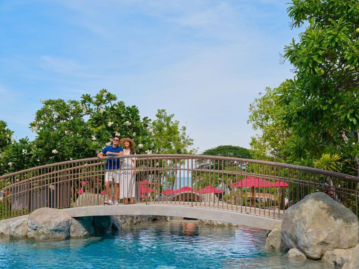 Amari Pattaya Hotel Ngoại thất bức ảnh The bridge at the resort
