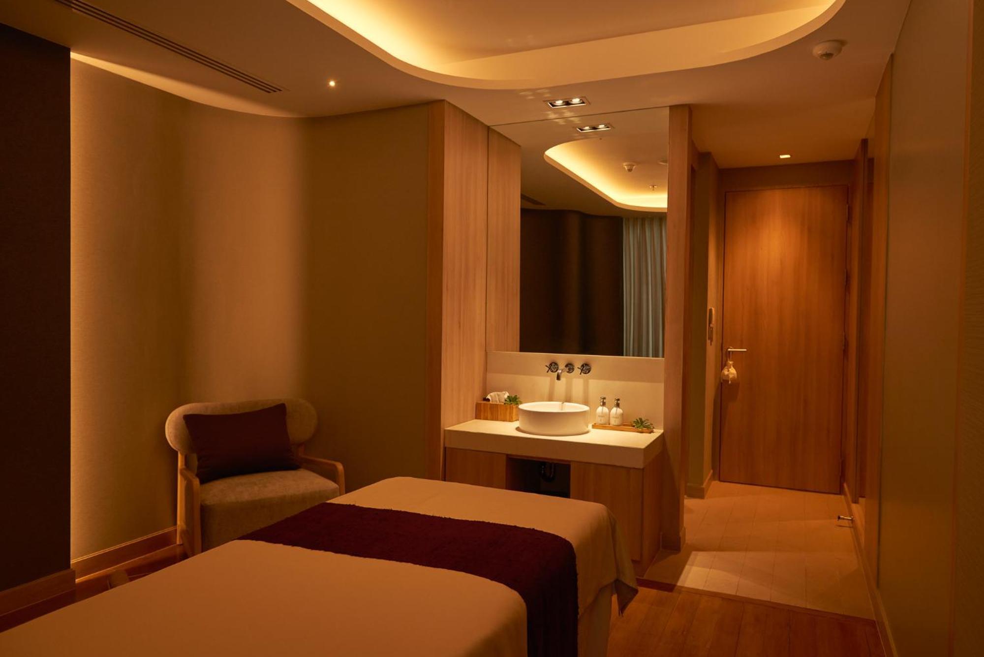 Amari Pattaya Hotel Ngoại thất bức ảnh A treatment room at the spa