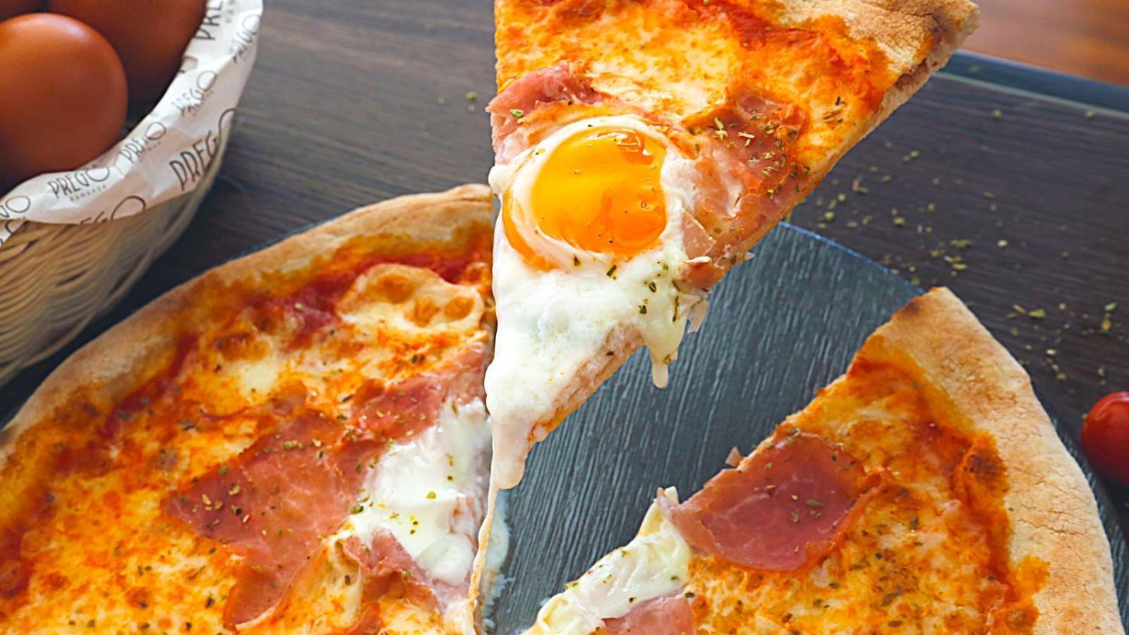 Amari Pattaya Hotel Ngoại thất bức ảnh A slice of egg pizza