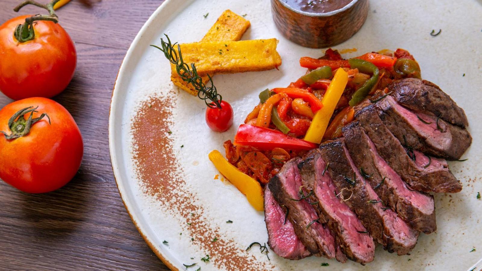 Amari Pattaya Hotel Ngoại thất bức ảnh A steak with vegetables